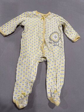 Offspring baby girl size 9 Months one piece Footie
